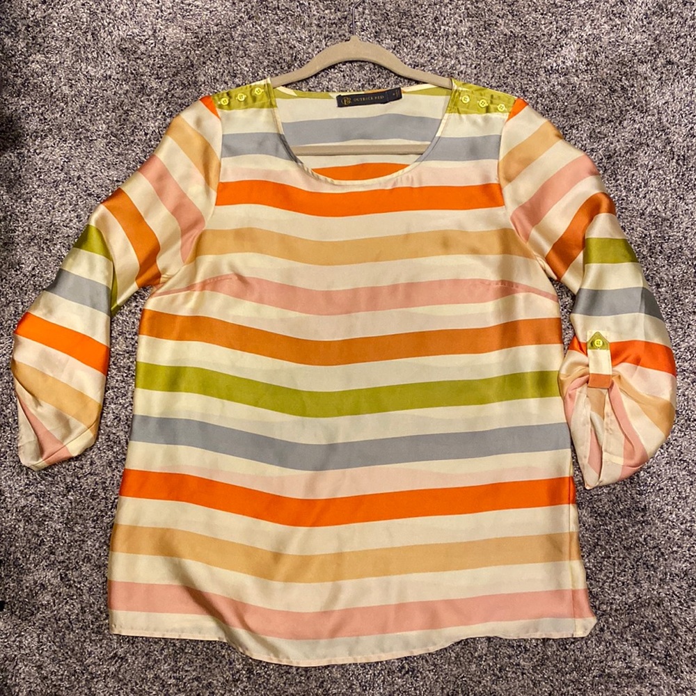 Womens dress top. Size medium.